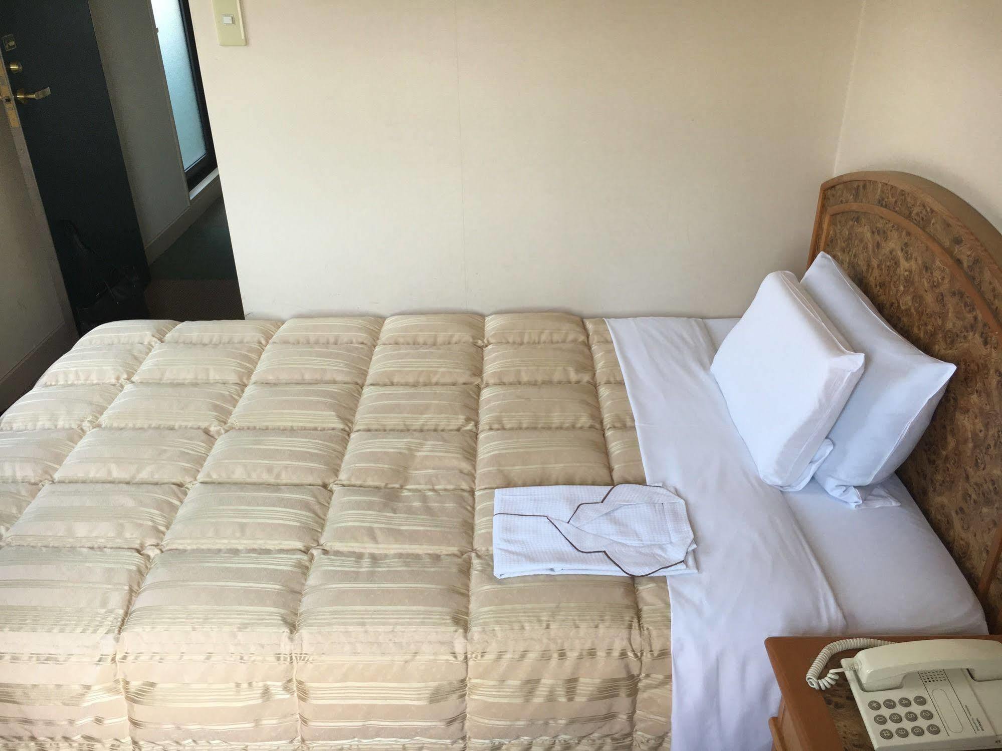 Fukuyama Rose Garden Hotel Extérieur photo