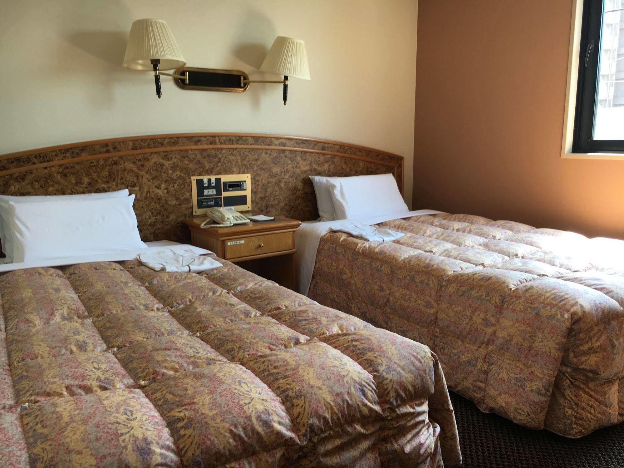 Fukuyama Rose Garden Hotel Extérieur photo